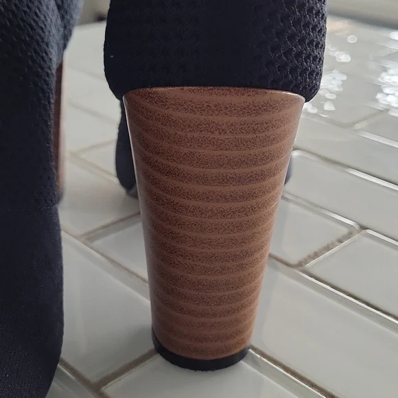 Open toe booties - Picture 4 of 6